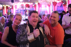 Bestes-Event-in-Berlin-Variete-Show-Dinner-und-Party-Bar-Erlebnisrestaurant-Knutschfleck-Alexanderplatz-2026-27