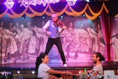 Betser-Gruppen-Brunch-Berlin-Knutschfleck-Dinner-Show-Erlebnis-Restaurant-Variete-und-Super-Club-im-Fernsehturm-Berlin-Alexanderplatz