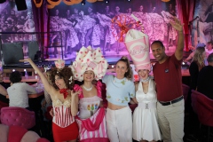 Geheimtip-Familien-Brunch-in-Berlin-Knutschfleck-Dinner-Show-Erlebnis-Restaurant-Variete-und-Super-Club-im-Fernsehturm-Berlin-Alexanderplatz