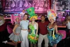 weihnachtsfeier-Familien-Brunch-Berlin-Knutschfleck-Dinner-Show-Erlebnis-Restaurant-Variete-und-Super-Club-im-Fernsehturm-Berlin-Alexanderplatz