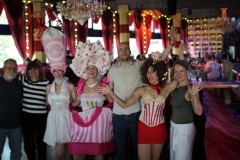 weihnachtsfeier-und-Gruppen-Idee-Brunch-Berlin-Knutschfleck-Dinner-Show-Erlebnis-Restaurant-Variete-und-Super-Club-im-Fernsehturm-Berlin-Alexanderplatz
