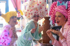 weihnachtsfeier-Idee-Brunch-Berlin-Knutschfleck-Dinner-Show-Erlebnis-Restaurant-Variete-und-Super-Club-im-Fernsehturm-Berlin-Alexanderplatz
