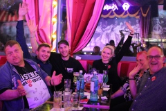 Beste-Geburtstag-Idee-Berlin-Party-Bar-und-Erlebnisrestaurant-Knutschfleck-am-Alexanderplatz
