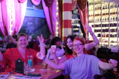Beste-Idee-fuer-Eventlocation-mieten-in-Berlin-Dinner-Show-Bar-in-Berlin-Knutschfleck-Variete-Erlebnisrestaurant-Super-Club-am-Alexanderplatz-Fernsehturm-fuer-Gruppen