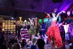Idee-fuer-Eventlocation-mieten-in-Berlin-Dinner-Show-Bar-in-Berlin-Knutschfleck-Variete-Erlebnisrestaurant-Super-Club-am-Alexanderplatz-Fernsehturm-fuer-Gruppen-3