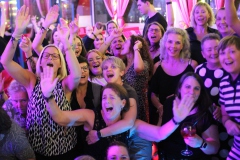 angesagte-Bar-in-Berlin-fuer-Gruppen-Knutschfleck-Bar-Variete-Erlebnisrestaurant-fuer-Weihnachtsfeier-und-Events-am-Alexanderplatz-unterm-Fernsehturm-2026