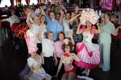 Familien-und-Gruppen-Idee-Brunch-Berlin-Knutschfleck-Dinner-Show-Erlebnis-Restaurant-Variete-und-Super-Club-im-Fernsehturm-Berlin-Alexanderplatz