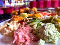 Familienbrunch-und-Gruppen-Idee-Brunch-Berlin-Knutschfleck-Dinner-Show-Erlebnis-Restaurant-Variete-und-Super-Club-im-Fernsehturm-Berlin-Alexanderplatz