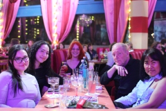 Knutschfleck-Variete-und-show-erlebnis-Restaurant-am-Alexanderplatz-Berlin-2026-25