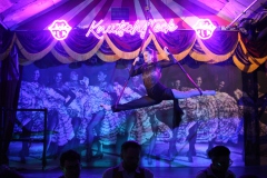 Beste-Idee-fuer-deine-ultimative-Girlsnight-Dinner-Show-Bar-in-Berlin-Knutschfleck-Variete-Erlebnisrestaurant-Super-Club-am-Alexanderplatz-Fernsehturm-fuer-Gruppen