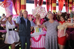 Berlin-Brunch-mit-Show-und-Unterhaltung-im-Knutschfleck-Restaurant-und-Eventlocation-Fernsehturm-am-Alexanderplatz-2026