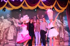 weihnachtsfeier-Brunch-Berlin-Knutschfleck-Dinner-Show-Erlebnis-Restaurant-Variete-und-Super-Club-im-Fernsehturm-Berlin-Alexanderplatz