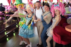 bester-weihnachtsfeier-und-Gruppen-Idee-Brunch-Berlin-Knutschfleck-Dinner-Show-Erlebnis-Restaurant-Variete-und-Super-Club-im-Fernsehturm-Berlin-Alexanderplatz