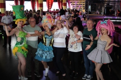 bestes-Erlebnis-in-Berlin-fuer-Gruppen-Brunch-im-Knutschfleck-Dinner-Show-Erlebnis-Restaurant-Variete-und-Super-Club-im-Fernsehturm-Berlin-Alexanderplatz