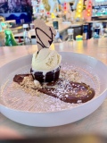Chocolate-Lava-Cake-Knutschfleck-Eventlocation-Variete-Dinner-Show-und-Party-Bar-Erlebnis-Restaurant-Super-Club-Berlin-im-Fernsehturm-Alexanderplatz