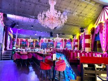 Eventlocation-Variete-Dinner-Show-und-Party-Bar-Erlebnis-Restaurant-Super-Club-Knutschfleck-Berlin-im-Fernsehturm-Alexanderplatz