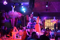 beste-Idee-fuer-deinen-Abend-in-Berlin-Knutschfleck-Eventlocation-Variete-Dinner-Show-und-Party-Bar-Erlebnis-Restaurant-Super-Club-Berlin-im-Fernsehturm-Alexanderplatz