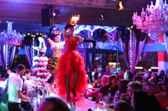 Knutschfleck-Variete-Erlebnis-Restaurant-und-Show-Bar-Eventlocation-Alexanderplatz-Berlin-9
