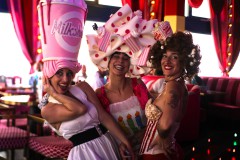 Der-beste-Berlin-Brunch-mit-Show-und-Unterhaltung-im-Knutschfleck-Fernsehturm-am-Alexanderplatz-2026