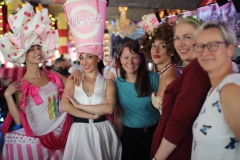 beste-Gruppen-Idee-Berlin-Brunch-mit-Show-und-Unterhaltung-im-Knutschfleck-Fernsehturm-am-Alexanderplatz-2026