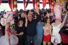 beste-Idee-fuer-deinen-Geburtstag-Brunch-in-Berlin-fuer-Gruppen-und-Reisen-nach-Berlin-Entertainment-Knutschfleck-Variete-Dinner-Show-Restaurant-Alexanderplatz-im-Fernsehturm