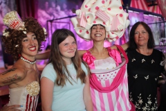 bestes-Erlebnis-zum-Brunch-in-Berlin-fuer-Gruppen-und-Reisen-nach-Berlin-Entertainment-Knutschfleck-Variete-Dinner-Show-Restaurant-Alexanderplatz-im-Fernsehturm