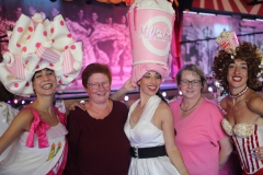 brunchen-am-Samstag-in-Berlin-fuer-Gruppen-und-Reisen-nach-Berlin-Entertainment-Knutschfleck-Variete-Dinner-Show-Restaurant-Alexanderplatz-im-Fernsehturm