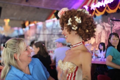 familienbrunch-Idee-Berlin-Brunch-mit-Show-und-Unterhaltung-im-Knutschfleck-Fernsehturm-am-Alexanderplatz-2026