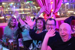 Knutschfleck-Bar-Dinner-Show-Erlebnis-Restaurant-Berlin-Fernsehturm-Alexanderplatz-3