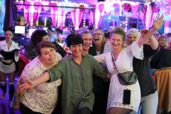 Beste-Abend-Unterhaltung-fuer-Gruppen-in-Berlin-Knutschfleck-Erlebnis-Restaurant-Supe-Club-und-Variete-Show-Bar-Berliner-Alexanderplatz-aktuell-2026