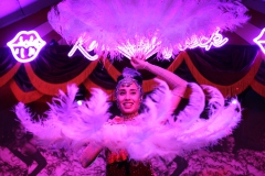 Beste-Idee-fuer-dein-Teamevent-Dinner-Show-Bar-in-Berlin-Knutschfleck-Variete-Erlebnisrestaurant-Super-Club-am-Alexanderplatz-Fernsehturm-fuer-Gruppen