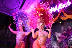 Bestes-Erlebnis-in-Berlin-Dinner-Show-Bar-in-Berlin-Knutschfleck-Variete-Erlebnisrestaurant-Super-Club-am-Alexanderplatz-Fernsehturm-fuer-Gruppen