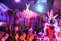 Beste-Show-Dinner-Bar-und-Erlebnis-Restaurant-Berlin-Knutschfleck-am-Alexanderplatz-00