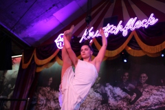 Beste-Show-Dinner-Bar-und-Erlebnis-Restaurant-Berlin-Knutschfleck-am-Alexanderplatz-11