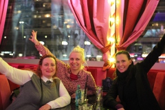 Beste-Show-Dinner-Bar-und-Erlebnis-Restaurant-Berlin-Knutschfleck-am-Alexanderplatz-13