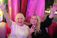 Beste-Show-Dinner-Bar-und-Erlebnis-Restaurant-Berlin-Knutschfleck-am-Alexanderplatz-2