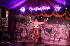 Beste-Show-Dinner-Bar-und-Erlebnis-Restaurant-Berlin-Knutschfleck-am-Alexanderplatz-25