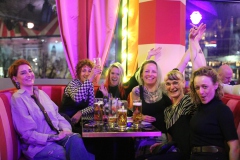 Beste-Show-Dinner-Bar-und-Erlebnis-Restaurant-Berlin-Knutschfleck-am-Alexanderplatz-33