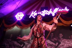 Beste-Show-Dinner-Bar-und-Erlebnis-Restaurant-Berlin-Knutschfleck-am-Alexanderplatz-46