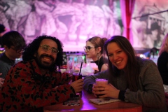 Beste-Show-Dinner-Bar-und-Erlebnis-Restaurant-Berlin-Knutschfleck-am-Alexanderplatz-50