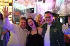 Beste-Idee-fuer-Eventlocation-mieten-in-Berlin-Dinner-Show-Bar-in-Berlin-Knutschfleck-Variete-Erlebnisrestaurant-Super-Club-am-Alexanderplatz-Fernsehturm-fuer-Gruppen