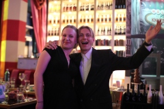 Beste-Top-Idee-fuer-deinen-Junggesellenabschied-Dinner-Show-Bar-in-Berlin-Knutschfleck-Variete-Erlebnisrestaurant-Super-Club-am-Alexanderplatz-unterm-Fernsehturm-fuer-Gruppen