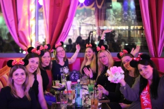 Geheimtip-in-Berlin-Knutschfleck-Bar-Variete-Erlebnisrestaurant-Club-am-Alexanderplatz-unterm-Fernsehturm-2026