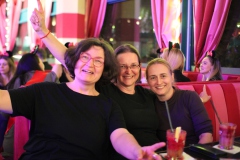 Girlsnight-and-JGA-Entertainment-Bar-and-Variete-Dinner-Show-knutschfleck-Restaurant-Berlin-Alexanderplatz-2026
