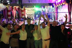 Idee-fuer-Eventlocation-mieten-in-Berlin-Dinner-Show-Bar-in-Berlin-Knutschfleck-Variete-Erlebnisrestaurant-Super-Club-am-Alexanderplatz-Fernsehturm-fuer-Gruppen-2