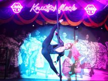 Knutschfleck Variete Show Akrobatik