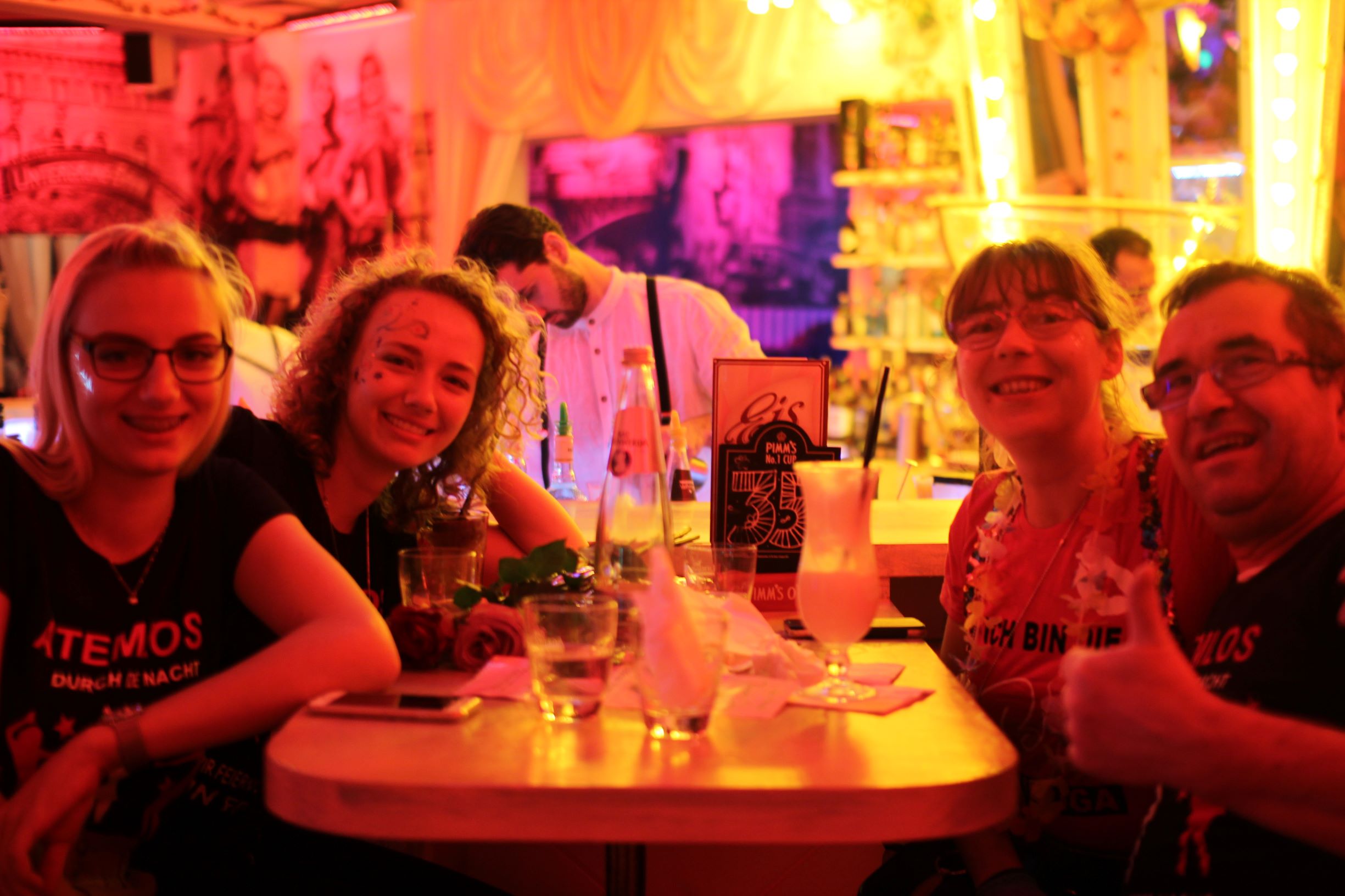 Cocktails watch,mix,enjoy Knutschfleck Berlin Cocktail Bar Berlin