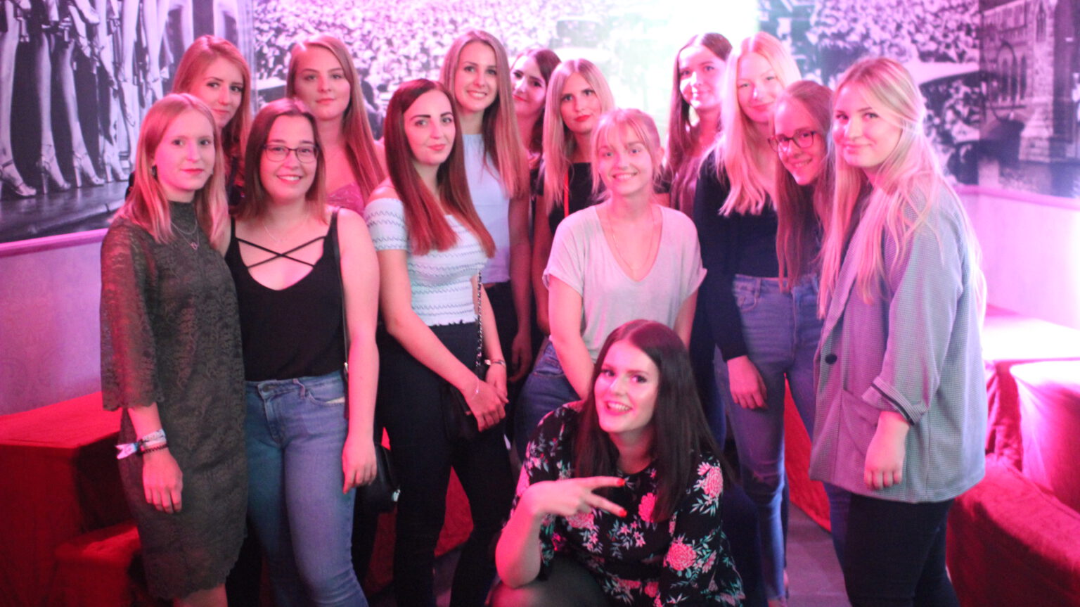 Berlins schönste Sommer Party Bar, Location Karaoke Bar, Variete, Club