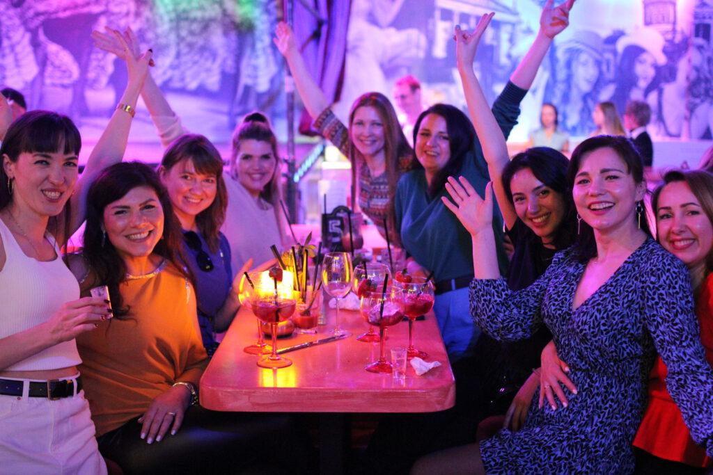 Knutschfleck Berlin Variete, Knutschfleck Party Bar Berlin, Knutschfleck Bar Berlin, Knutschfleck Berlin Variete Bar, Junggesellinnenabschied Party Berlin, JGA Pakete Berlin, Firmenfeier, Teamevent, Geburtstag, Junggesellenabschied Angebote, JGA Idee, Mädelsabend, Jahresfeier, Neujahrsfeier, Knutschfleck Bar unter dem Berliner Fernsehturm, Junggesellenabschied Pakete, Geburtstags Pakete, Gutschein, Geschenk, Tickets Berlin, Abendprogramm Berlin, Veranstaltungen in Berlin, Veranstaltungskalender, Weihnachtsfeier, Weihnachtsgutschein, Geschenkidee, Knutschfleckberlin, Knutschfleck, Bars, Bar, Bar near me, Club, JGA, Party Bilder Berlin, Gutscheine, Angebote, Pakete, Partybar, Restaurants für Gruppen Bars für Gruppen, Party Club Berlin, Partylocation, B2B, B2C, Firmenpaket, clubbing, Biergarten, Geburtstagsparty, Tickets, EintrittFrei, Nigthlife Berlin, Geburtstag Paket, Event, Teamevents, Restaurant, Deutsche Küche, Party Freitag, Party Samstag, Berlin, Nightclub, Kick Off Event, Incentiv, Get together, Mädelsabend, Disco, Discothek, Teamevent, Teamabend, Aftershowparty, Junggesellenabschied, AlexanderplatzEventlocation, Betriebsfeier, Livemusic, Cocktailbar, Cocktailbar Berlin, BarAlexanderplatz Show BarBerlin Firmenfeier Cocktailworkshop Burlesque Bar Cocktailkurs, Gutscheine Variete, Hochzeitstag, Gruppenevents, Touristenattraktion, Hennaabend Concierge Erlebnisgastronomie Event Partybilder Partyvideos Influencer Betriebsfeier, Firmenfeier, PartylocationNr1, toplocationberlin, Terrasse, Barnearme, GinTasting, Cocktailkurs, Showgirls Berlin, Deutsche Küche, BestBarBerlin, Eventlocation, Kick Off Berlin, Variete, teamabend. Gutscheine, Weihnachtsfeier, Firmenfeier, Tickets Berlin, Gutschein, Gutscheine in Berlin, Erlebnisse in Berlin, Weihnachtsgutscheine, Incentivs, B2B, Gruppenevents, Erlebnisgutschein, Tickets, Geschenkgutschein, Geschenkidee, Geburtstagsgutschein, Bars, Ginbar, Gin Bar mieten, Cocktailbar mieten, Barkeeper mieten, Gutschein, Gutscheine in Berlin, Erlebnisse in Berlin, Weihnachtsgutscheine, JGA Angebote, Tickets, Geschenkgutschein, Geschenkidee, Geburtstagsgutschein, Gutschein für Cocktailkurs, Cocktailkursgutschein, Cocktailworkshop-Gutschein, Cocktailgutschein, Gutschein für Variete in Berlin, Show-Gutschein, Gutschein für einen Showabend, Gutschein für Showdinner, Burlesque Tanzkurs Gutschein, Burlesquekurs- Gutschein, Gutschein für ein Gin Tasting in Berlin, Gin Tasting- Gutschein, Gutschein für ein candle light dinner berlin, Tickets für Variete Show in Berlin, Berlin Erlebnis- Restaurant am Alexanderplatz, verrückteste Bar in Berlin, Eventlocation in Berlin 