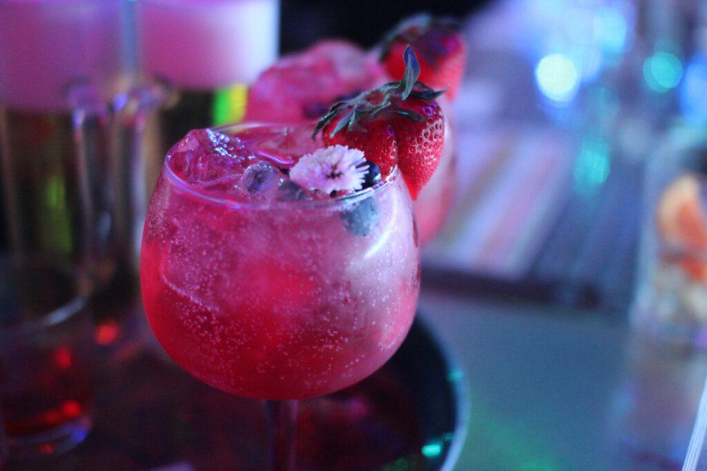 cocktailbar in berlin, cocktails trinken, cocktailbar